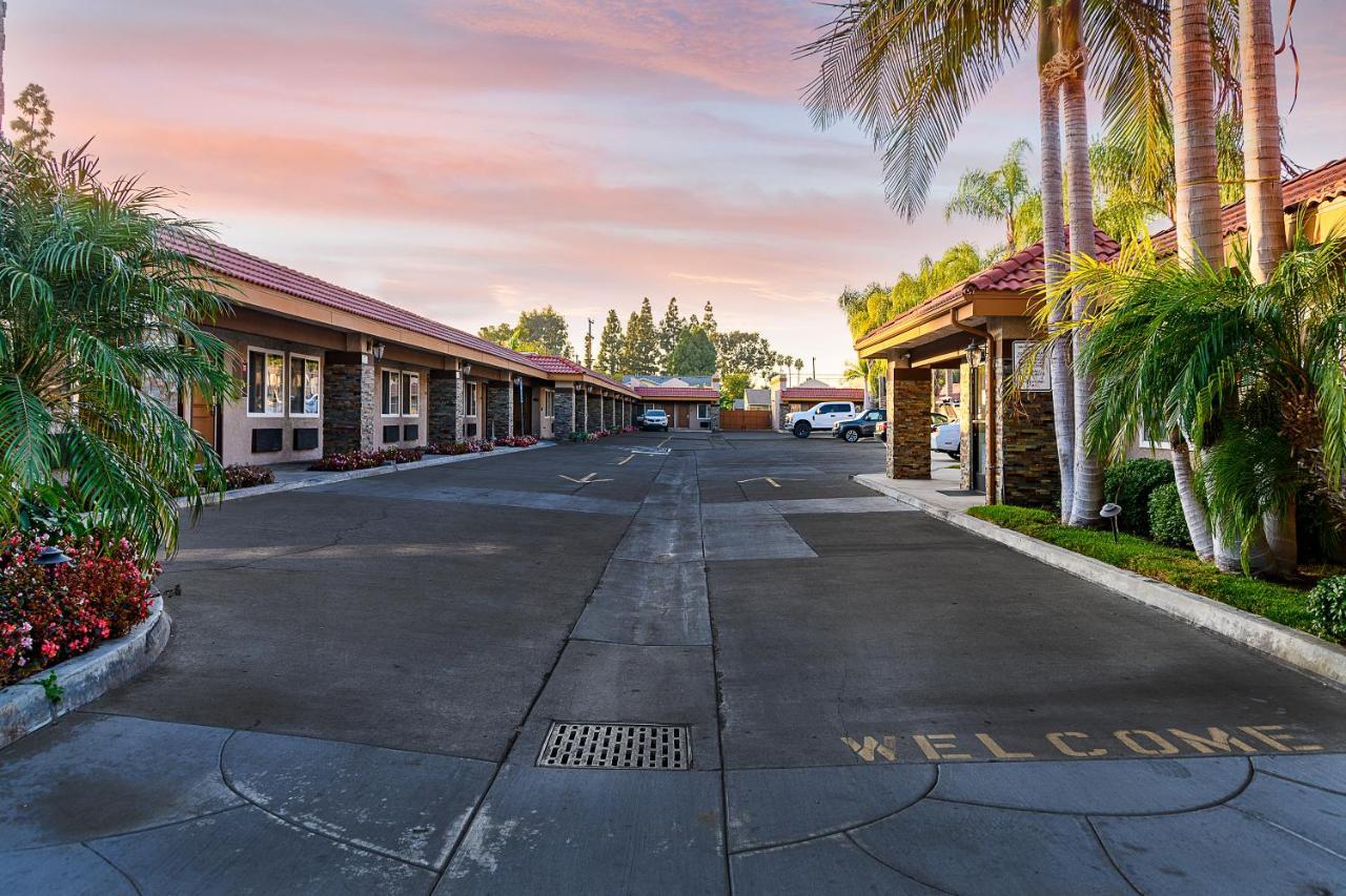 Hyland Inn Brea Exterior photo