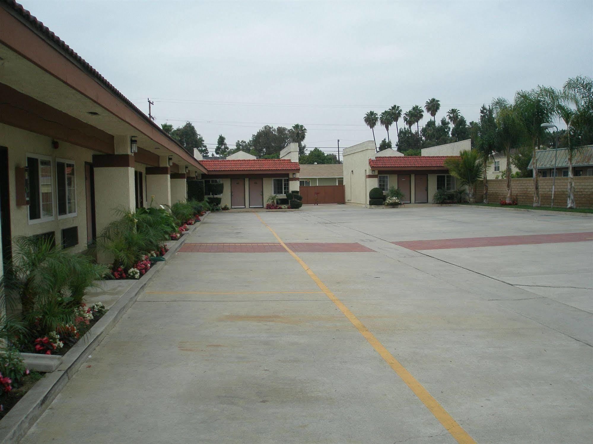 Hyland Inn Brea Exterior photo