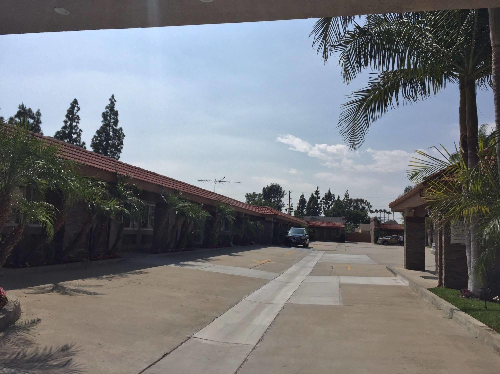 Hyland Inn Brea Exterior photo